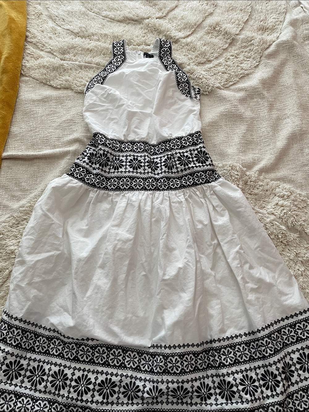 Ann Taylor white black embroidered half a midi dress size 2 petite GUC